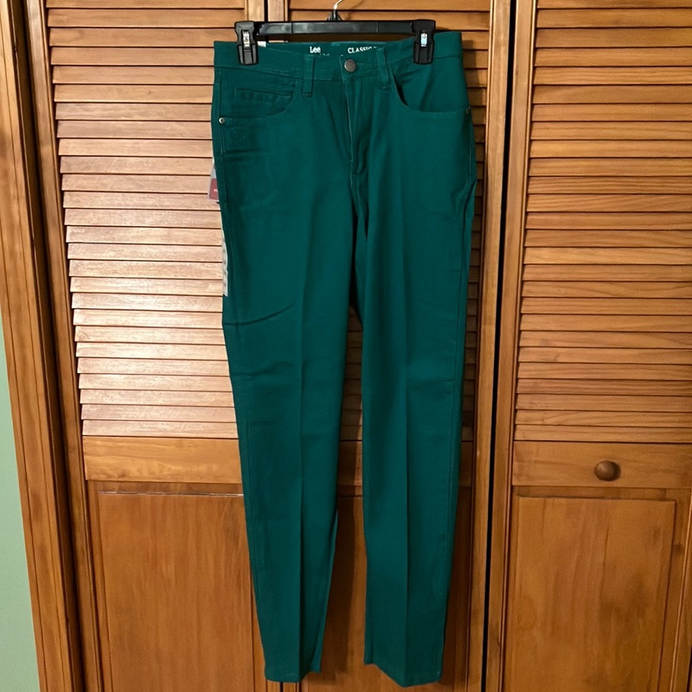 Lee Platinum straight leg; size 6M; green